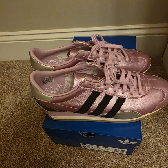 Adidas Country OG Metallic Sneakers, Basically New! - Picture 6 of 7